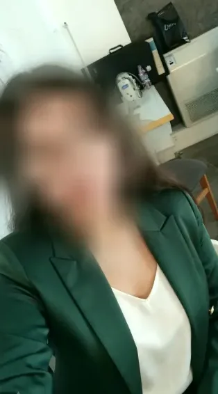 Claudia, 27