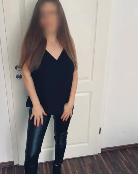Greta, 32