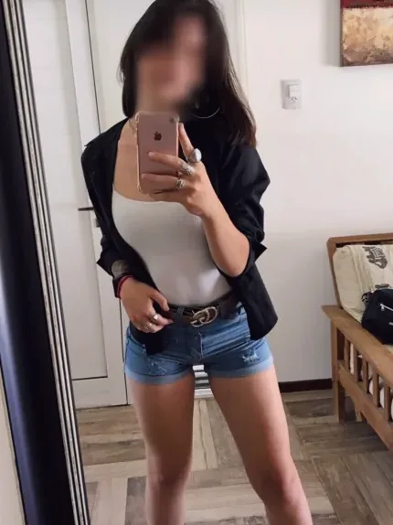 Hannah, 29