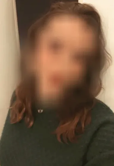 Lara, 27
