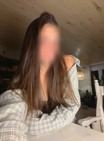 Lara, 22