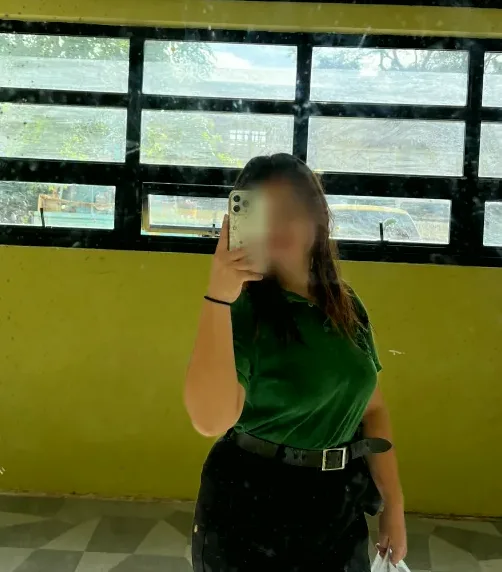 Larissa, 19
