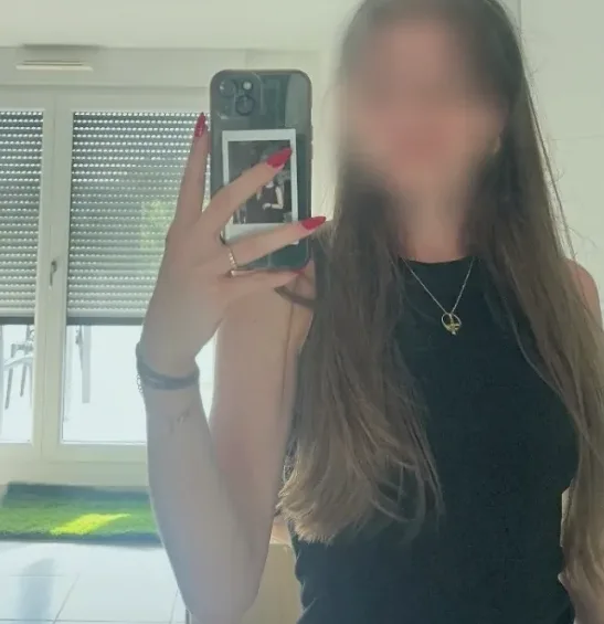 Melanie, 27
