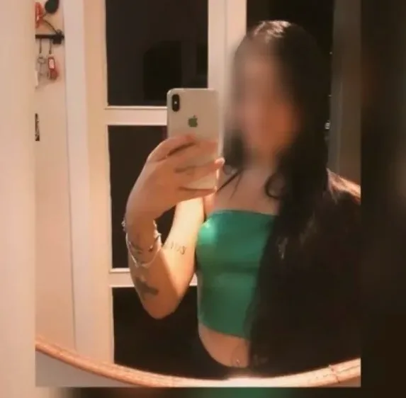 Mia, 20