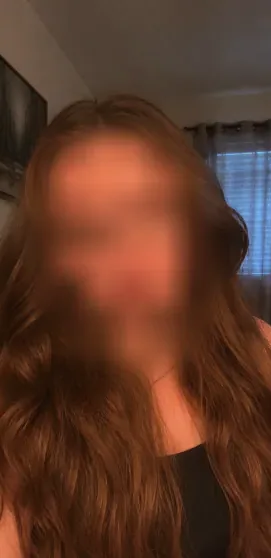 Nina, 23