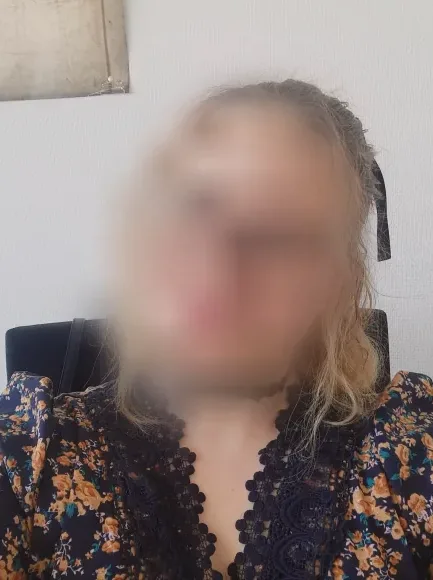 Sabrina, 32