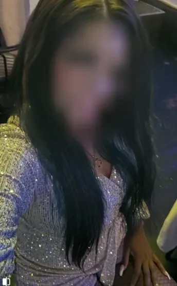 Mia, 36