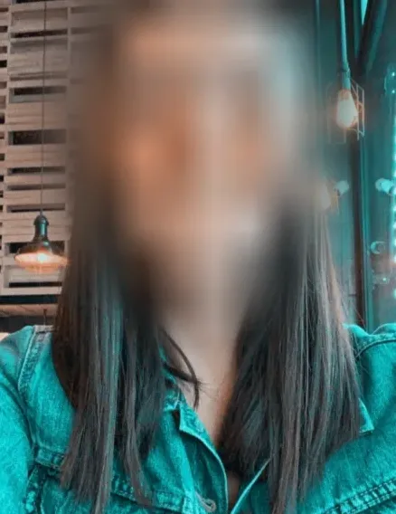 Nina, 24