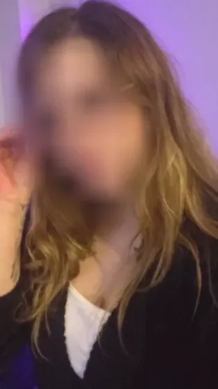 Özlem, 26